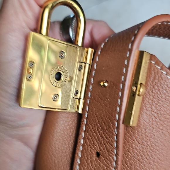 Louis Vuitton Lowkey Hobo Pm - Picture 10 of 17